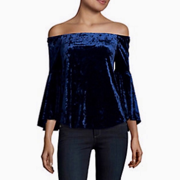 Design Lab Lord & Taylor Tops - NWT | DESIGN LAB Velvet Bell Sleeve Top